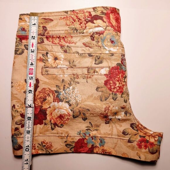 Forever 21 floral shorts - Picture 2 of 4